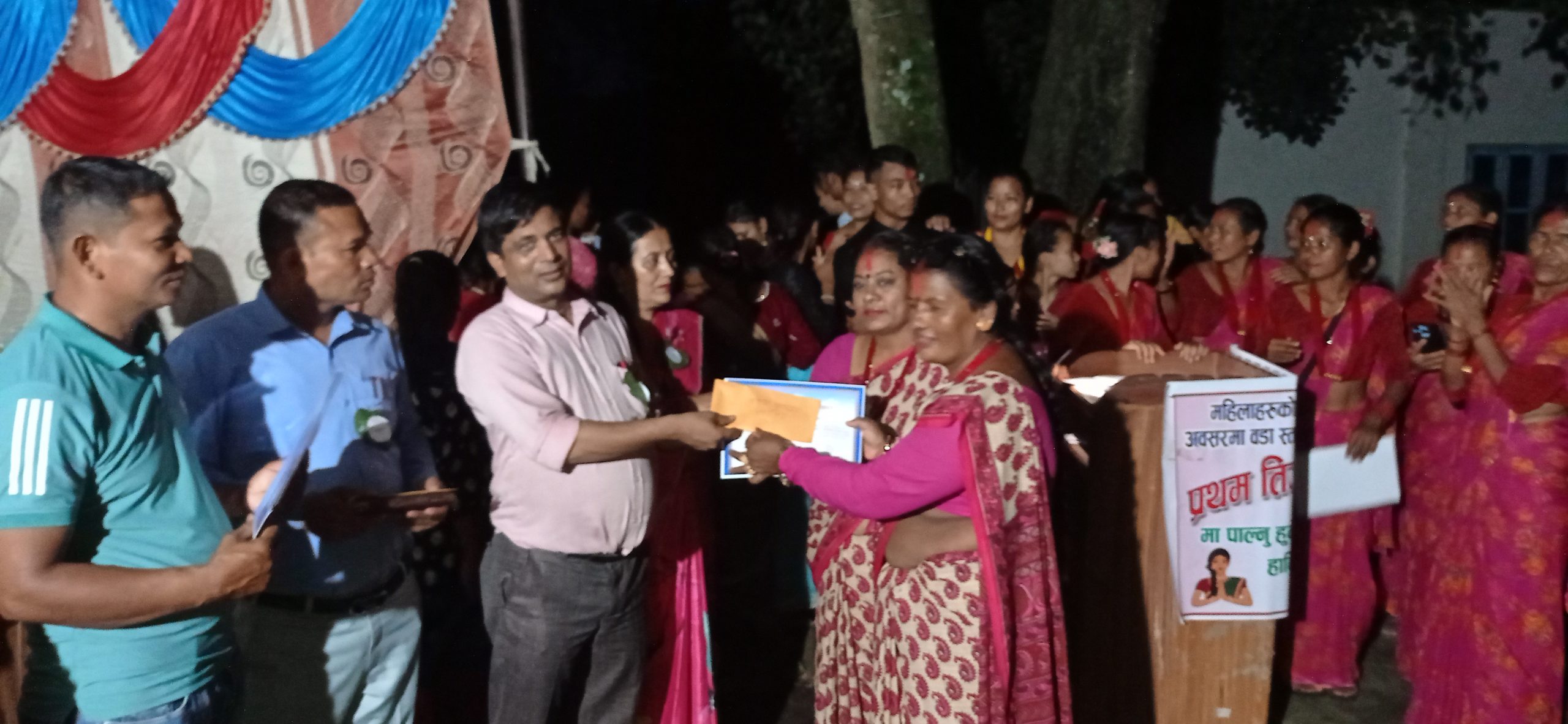पालुङटार ७ मा आयोजना गरिएको तीज गीत प्रतियोगितामा सिर्जना महिला समूह प्रथम
