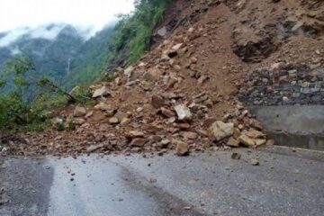 पहिरोका कारण उदयपुरका ग्रामीण सडक अवरुद्ध