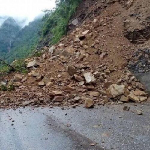 पहिरोका कारण उदयपुरका ग्रामीण सडक अवरुद्ध