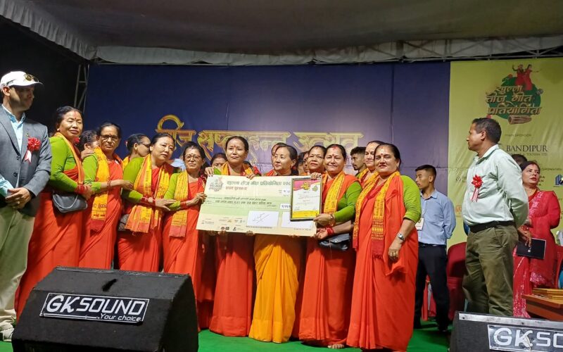 बन्दीपुर केवलकारमा आयोजित खुल्ला तीज गीत प्रतियोगितामा व्यासज्योति धर्म जागरण समूह प्रथम