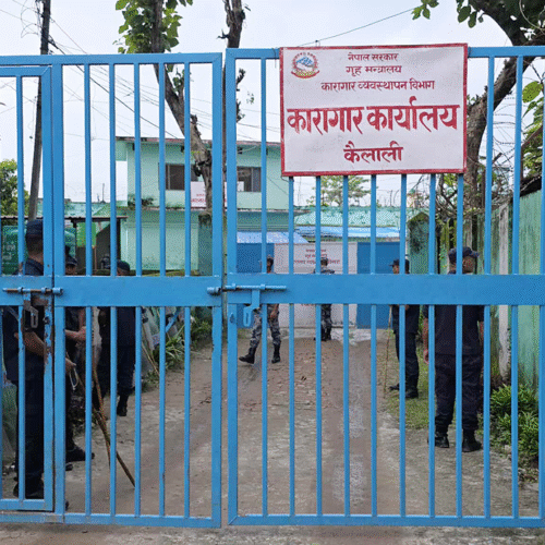 कैलाली कारागारमा झडप, १ मृत ४७ घाइते — गृहमन्त्रीले सुरक्षा प्रमुखलाई बोलाए