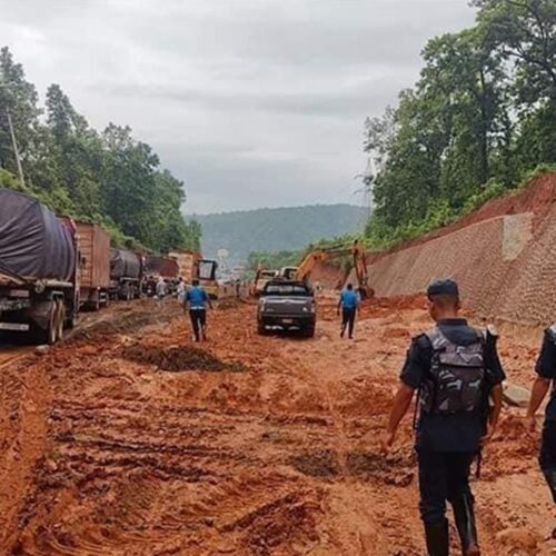 वर्षाका कारण बुटवल–नारायणघाट सडक पुनः अवरुद्ध