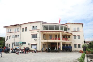 एमाले पार्टी कार्यालयमा शिक्षक महासंघको धर्ना, ज्ञापनपत्र बुझाइयो