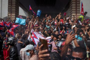 नेता भन्छन् सुध्रन्छौं, तर जनता पत्याउँदैनन् ।